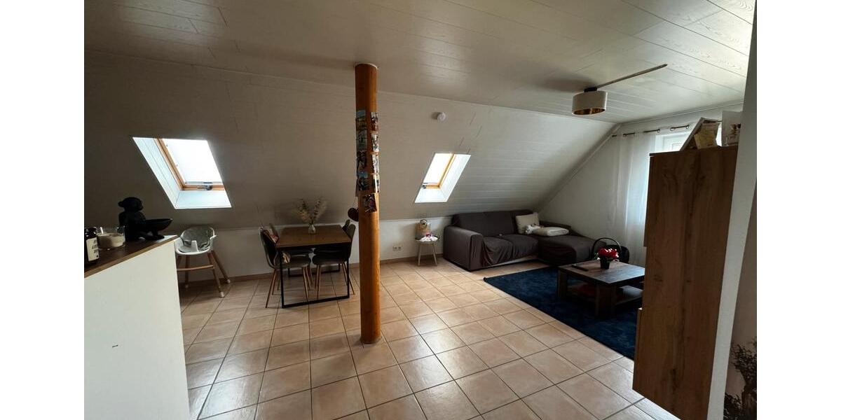 Dachgeschoßwohnung Dingolfing - 4 Zimmer, 110 m&sup2;, 1.300&euro; | Angebot:25945323