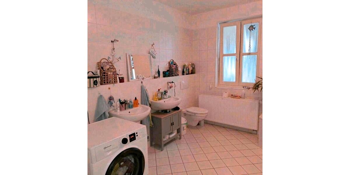 Erdgeschoßwohnung Hildburghausen - 3 Zimmer, 94 m&sup2;, 820&euro; | Angebot:25990379