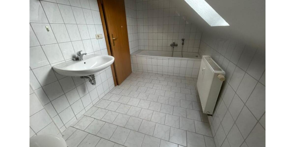 Dachgeschoßwohnung Weida - 3 Zimmer, 63 m&sup2;, 385&euro; | Angebot:25285638
