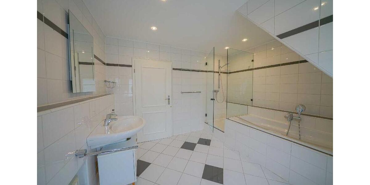 Einfamilienhaus Ratingen Lintorf - 3 Zimmer, 120 m&sup2;, 1.700&euro; | Angebot:26680327
