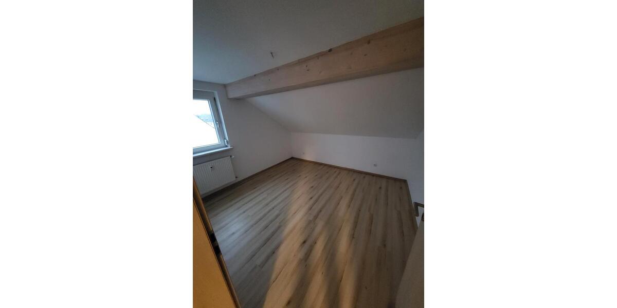 Dachgeschoßwohnung Altenstadt an der Waldnaab - 3 Zimmer, 70 m&sup2;, 600&euro; | Angebot:26459633