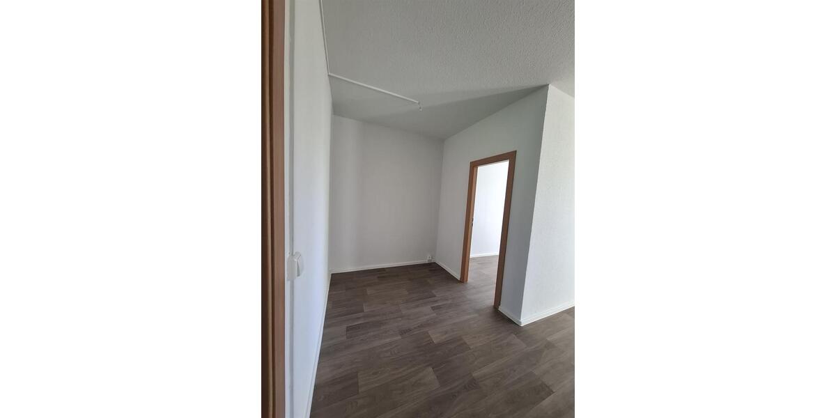 Etagenwohnung Glauchau - 4 Zimmer, 67 m&sup2;, 470&euro; | Angebot:25606760