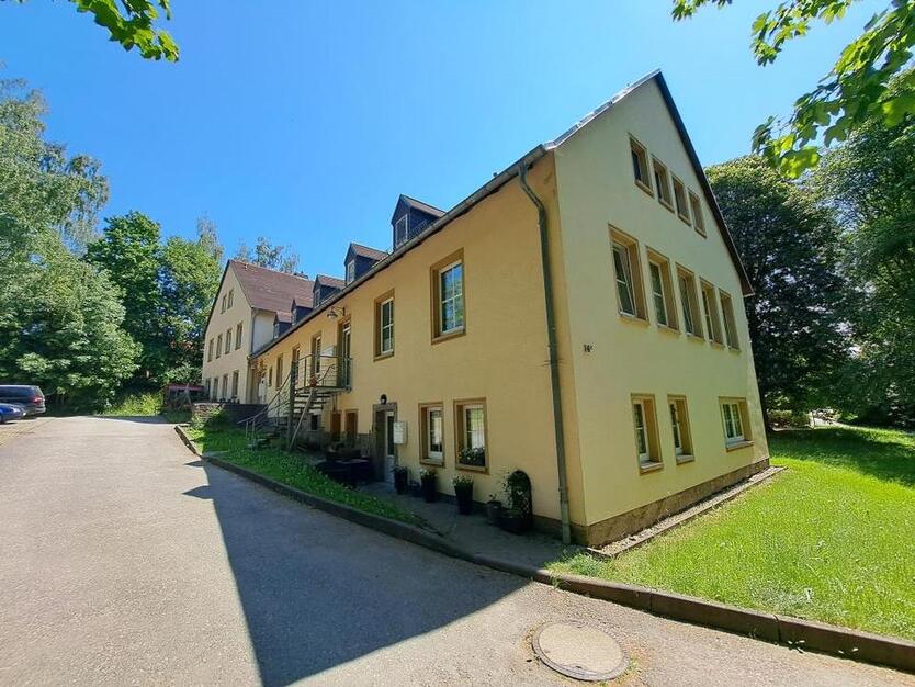 Schöne große 2,5 Zimmerwohnung - ab 1.November verfügbar zimmer