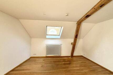 Attraktive 2-Zimmer-Dachgeschosswohnung in denkmalgeschütztem Haus 2 zimmer