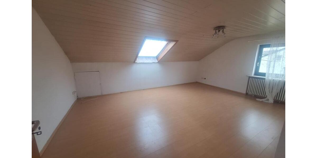 Etagenwohnung Wenzenbach - 4 Zimmer, 125 m&sup2;, 1.300&euro; | Angebot:25944313