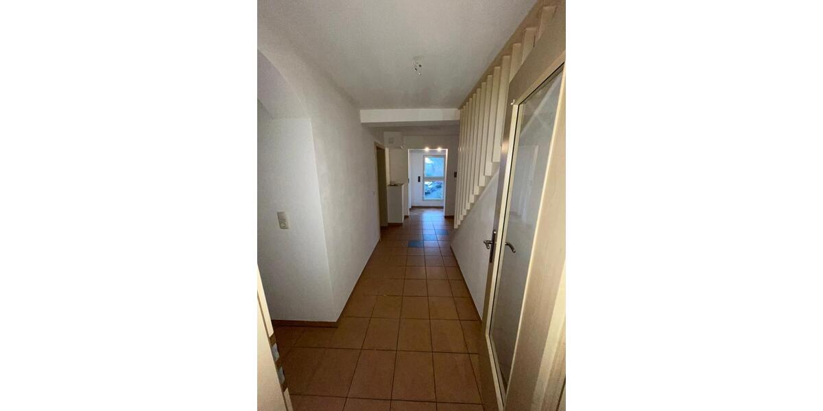 Etagenwohnung Hanau - 3 Zimmer, 120 m&sup2;, 1.230&euro; | Angebot:25173725