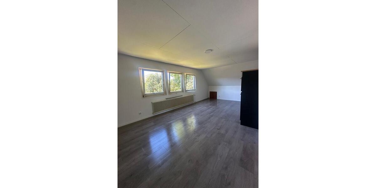 Etagenwohnung Schortens - 3 Zimmer, 100 m&sup2;, 1.050&euro; | Angebot:26705847