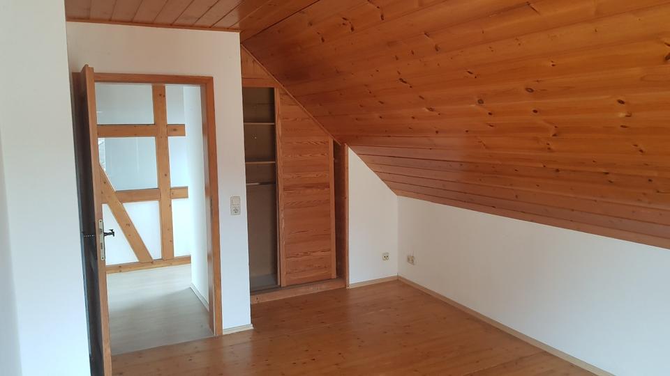 Dachgeschoßwohnung Hünfeld - 4 Zimmer, 105 m&sup2;, 660&euro; | Angebot:24974498