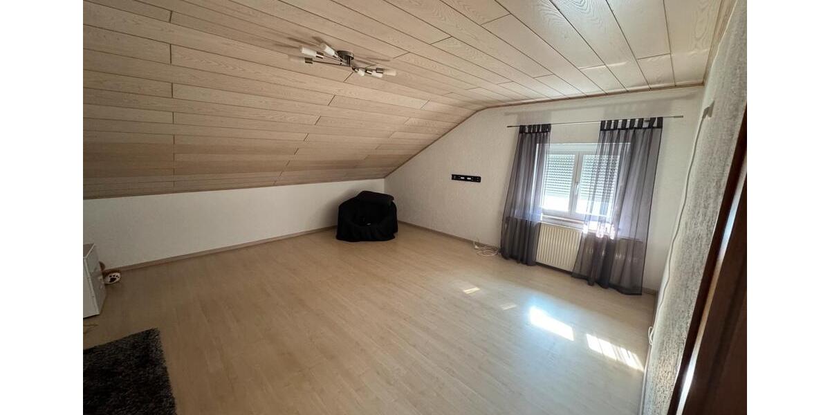 Dachgeschoßwohnung Passau Maierhof - 4 Zimmer, 120 m&sup2;, 1.150&euro; | Angebot:25895002