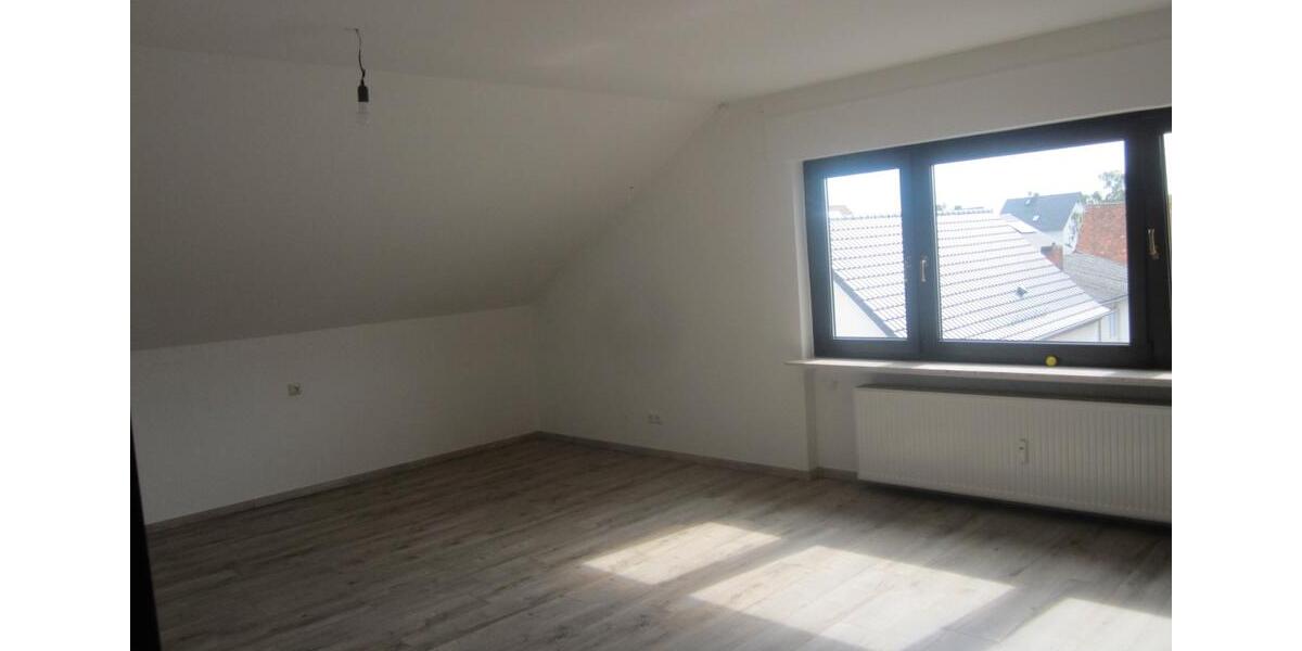 Dachgeschoßwohnung Weiterstadt - 4 Zimmer, 114 m&sup2;, 1.260&euro; | Angebot:26272075