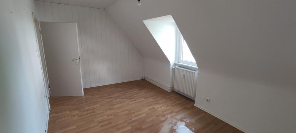 Dachgeschoßwohnung Siegen Kaan-Marienborn - 1 Zimmer, 13 m&sup2;, 190&euro; | Angebot:25918033