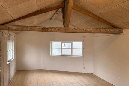 Heller Raum in alter Textilwarenfabrik zimmer