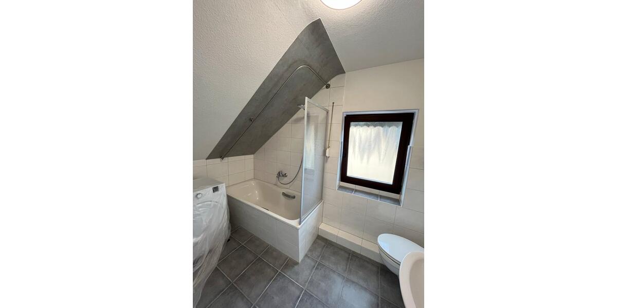 3,5 Zimmer Mietwohnung (93m2) mit großzügigen Balkon im 1.OG 3.5 zimmer