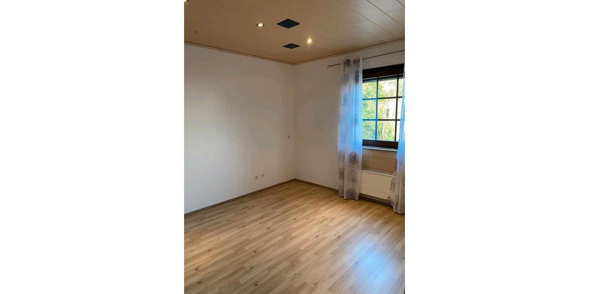 Einfamilienhaus Weilerbach - 8 Zimmer, 226 m&sup2;, 1.900&euro; | Angebot:25307721