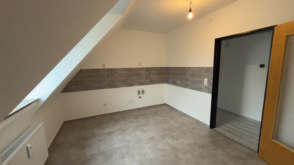 Dachgeschoßwohnung Kassel Niederzwehren - 4 Zimmer, 90 m&sup2;, 980&euro; | Angebot:23653735