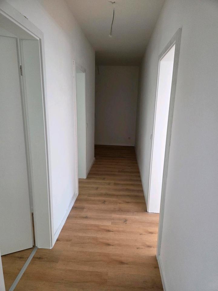 Schöne 3-Zimmerwohnung 70 qm mit Balkon kernsaniert