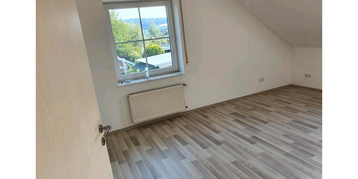 Dachgeschoßwohnung Burghaun - 3 Zimmer, 104 m&sup2;, 790&euro; | Angebot:25640887