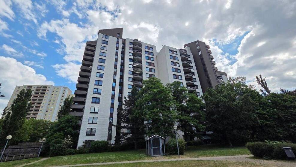 Familien-Zuhause in angenehmer Größe, 3 Zimmer mit Balkon, Laminat, Wannenbad, Gäste-WC, Aufzug