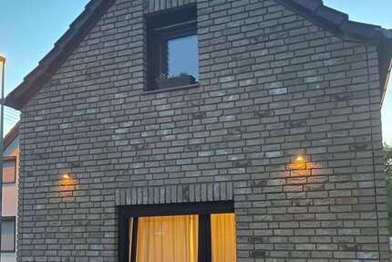 Haus Köln Meschenich - 4 Zimmer, 100 m&sup2;, 1.800&euro; | Angebot:26071470