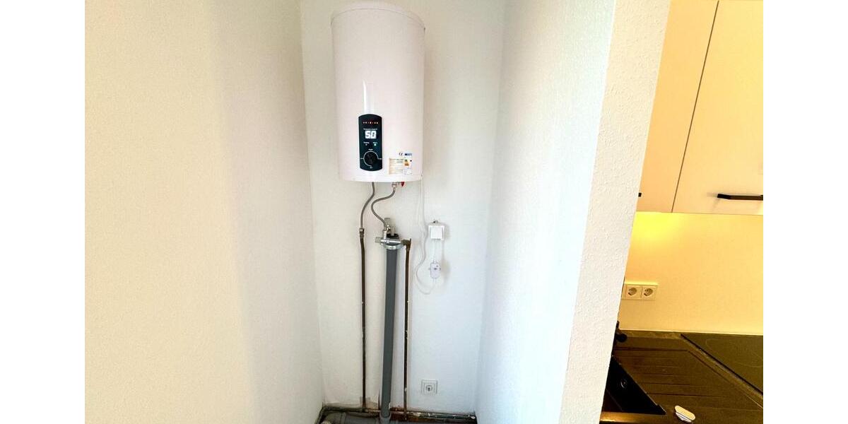 Neu sanierte Dachgeschosswohnung mit Einbauküche 1.5 zimmer