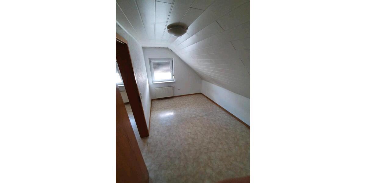 Dachgeschoßwohnung Aalen - 3 Zimmer, 75 m&sup2;, 750&euro; | Angebot:24836855