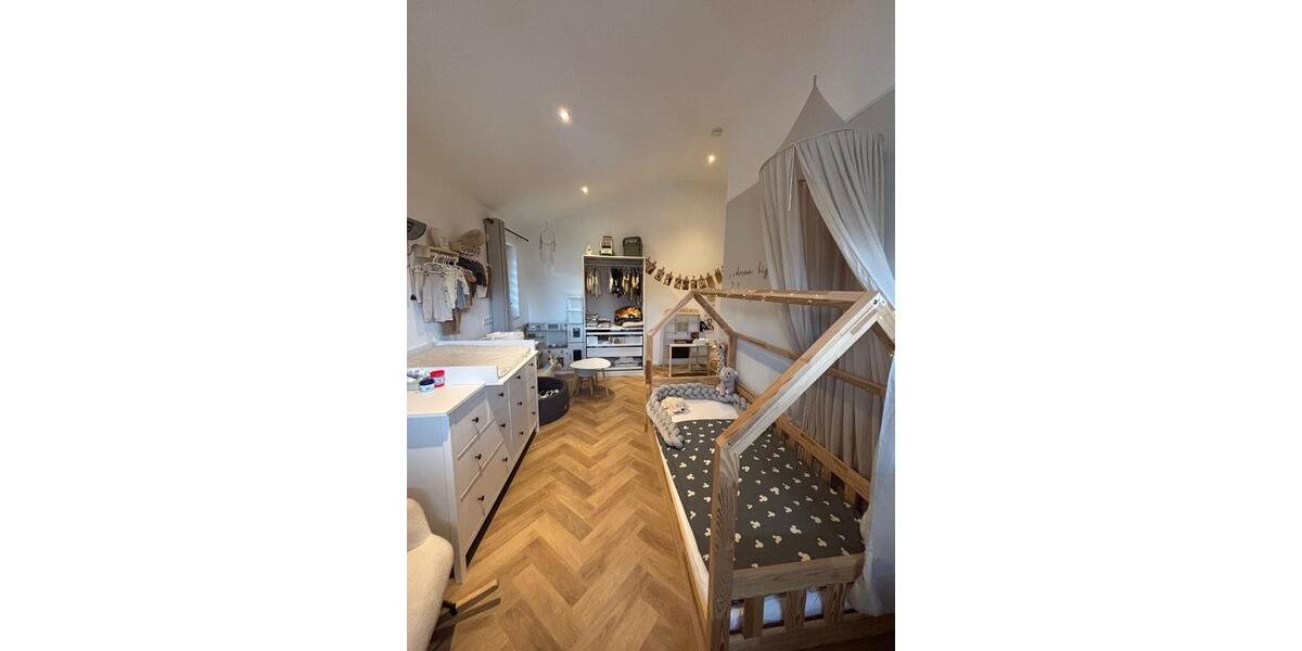 Dachgeschoßwohnung Uelsen - 5 Zimmer, 145 m&sup2;, 1.550&euro; | Angebot:26182591