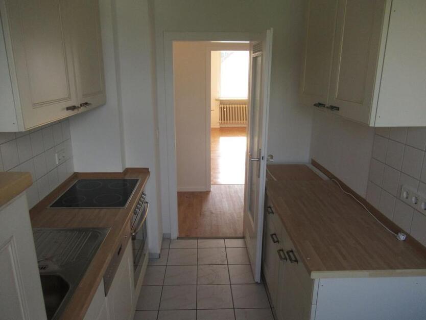 Uninähe. 2 -Zi.- Whg. mit Balkon und EBK. Prima Lage in Herrenhausen. zimmer