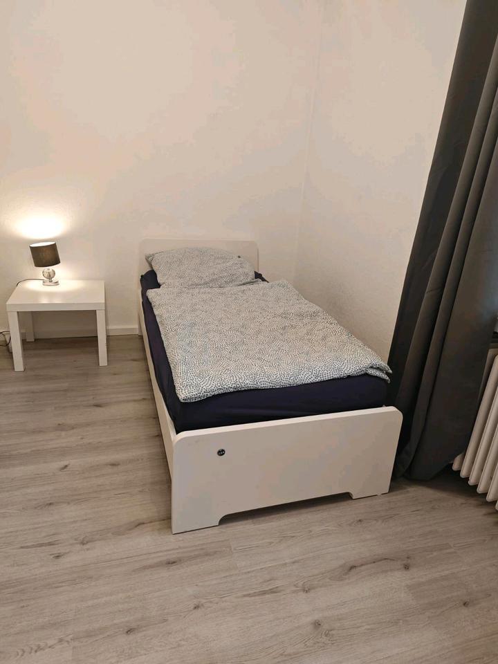 MonteurWohnungen 3 SchlafZimmer Bad Küche WohnZimmer balkon