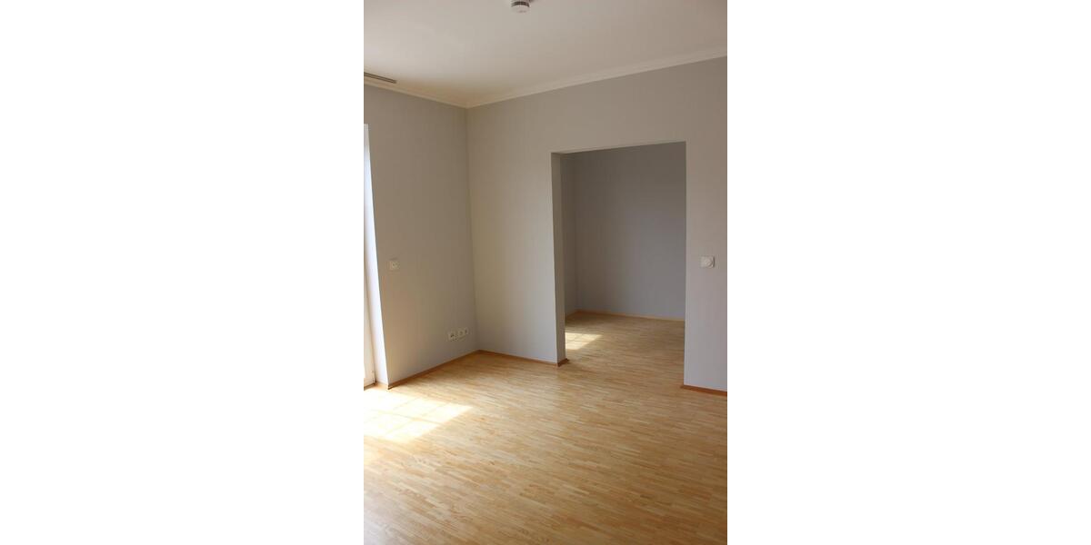 Hauptwohnung in Zweifamilienhaus mit großzügiger Anlage 7 zimmer