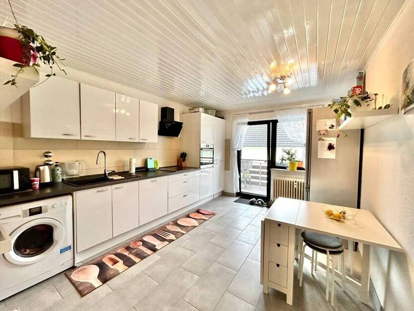 AS ImmobilieN: Wiesbaden-Delkenheim 3br 1.5bath condo fitted kitchen, parking - only 9 min to Clay