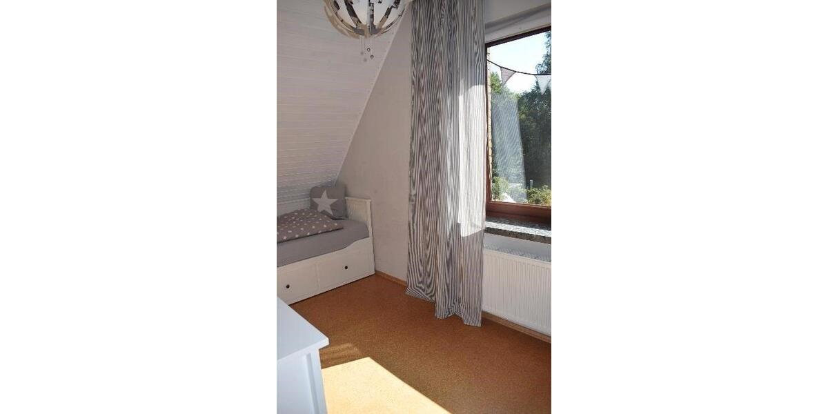 Einfamilienhaus Neu Wulmstorf - 9 Zimmer, 214 m&sup2;, 2.350&euro; | Angebot:26624370