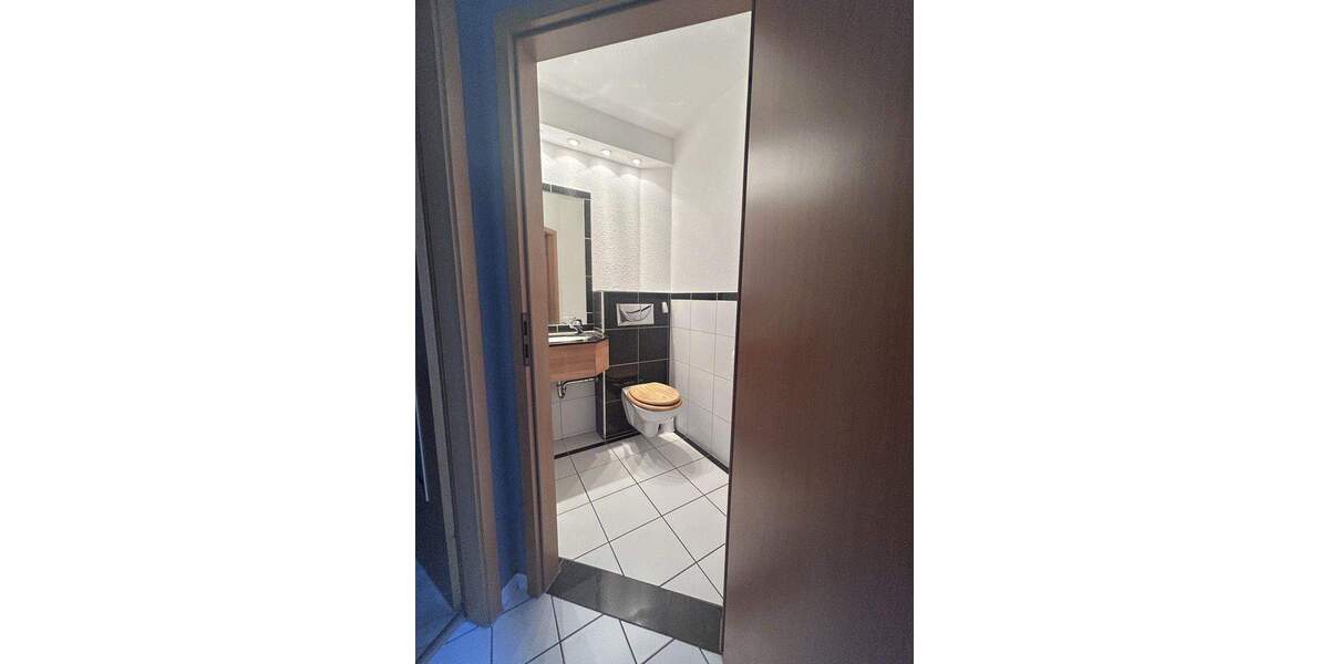 Reihenmittelhaus Kaiserslautern Innenstadt - 5 Zimmer, 141 m&sup2;, 1.600&euro; | Angebot:24836225