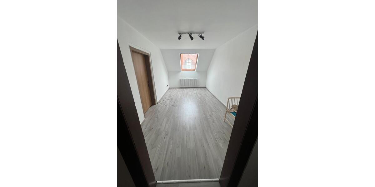 Dachgeschoßwohnung Kaiserslautern Betzenberg - 4 Zimmer, 100 m&sup2;, 950&euro; | Angebot:25313088
