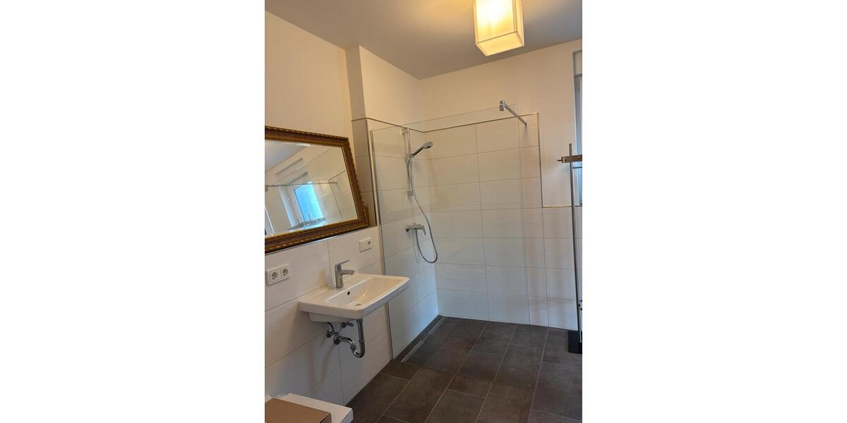 Außergewöhnliche Wohnung, barrierefrei,zu vermieten, vollmöbliert 2 zimmer