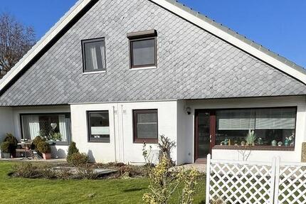 Doppelhaushälfte in Büsumer-Deichhausen etwa 500 m vom Nordseestr 4 zimmer