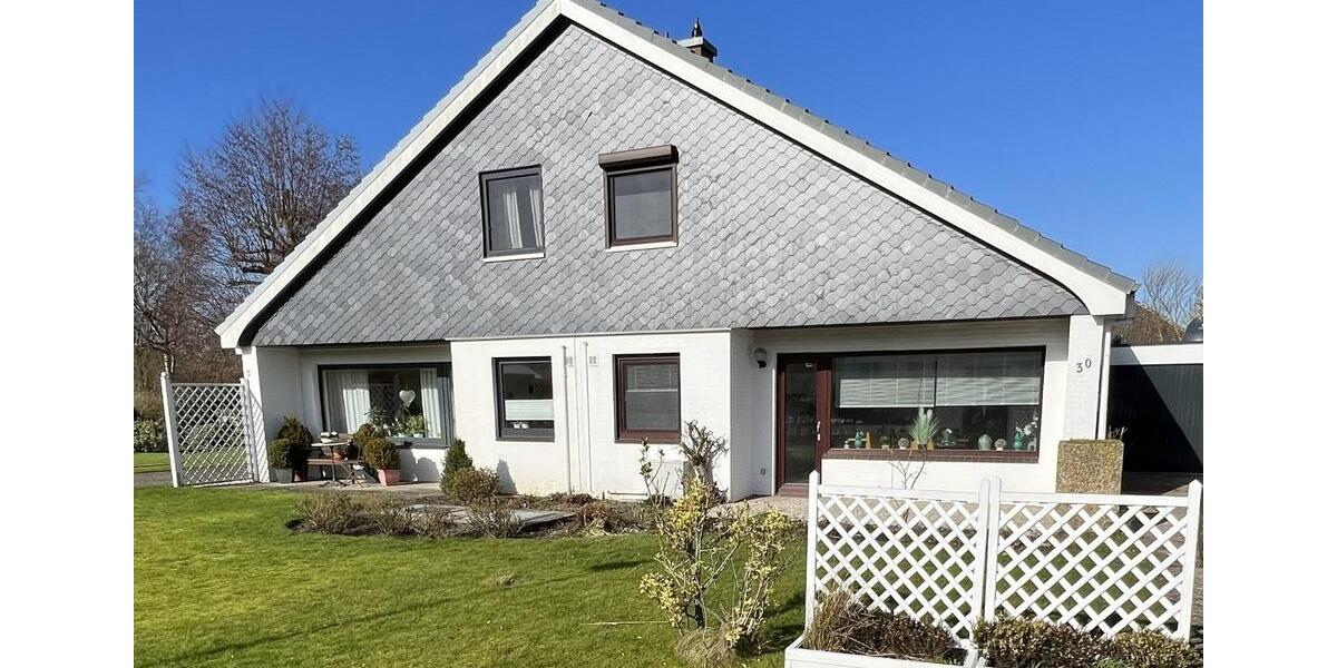 Doppelhaushälfte in Büsumer-Deichhausen etwa 500 m vom Nordseestr 4 zimmer