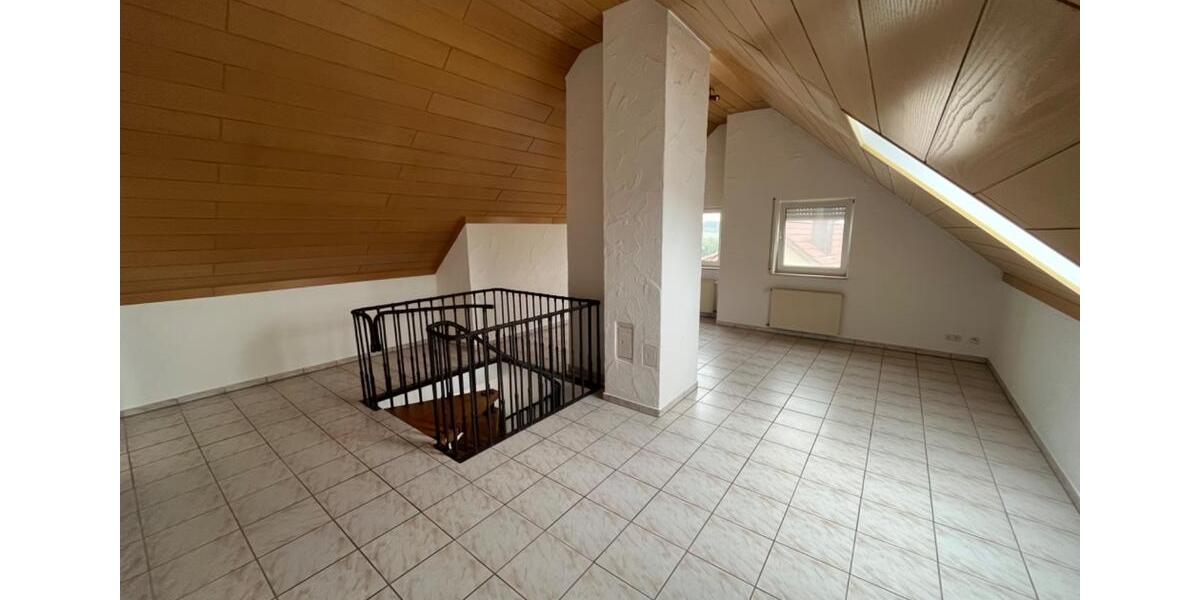 Dachgeschoßwohnung Völklingen - 4 Zimmer, 98 m&sup2;, 640&euro; | Angebot:25869334