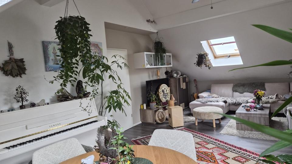 Dachgeschoßwohnung Hofheim am Taunus - 2 Zimmer, 73 m&sup2;, 1.050&euro; | Angebot:25512396