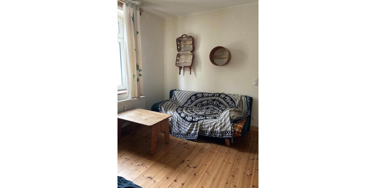 Schönes WG Zimmer in dynamischer 5er WG zimmer