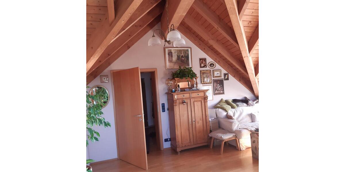 Dachgeschoßwohnung Heuchelheim a. d. Lahn - 4 Zimmer, 104 m&sup2;, 1.090&euro; | Angebot:26625389