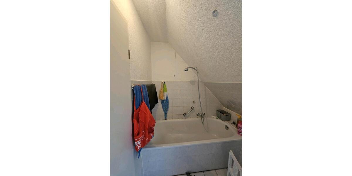 Dachgeschoßwohnung Horn-Bad Meinberg Bad Meinberg - 4 Zimmer, 117 m&sup2;, 950&euro; | Angebot:26190240