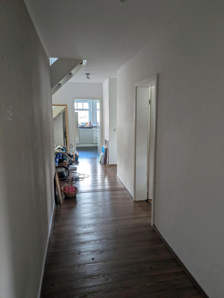5 Zimmer Wohnung mit sonnigem Balkon