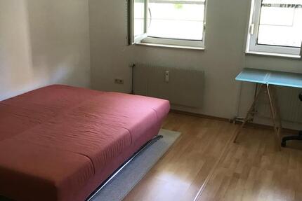 Möbliertes Zimmer meigenem Bad , sehr gut für PendlerIn geeignet. 1 zimmer