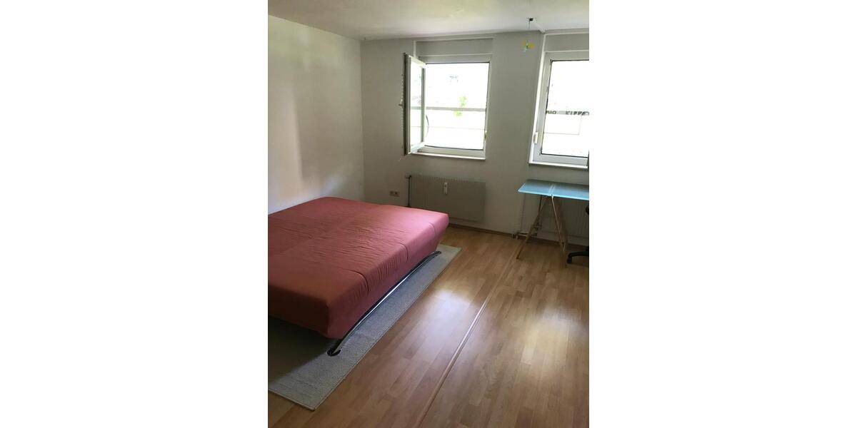 Möbliertes Zimmer meigenem Bad , sehr gut für PendlerIn geeignet. 1 zimmer