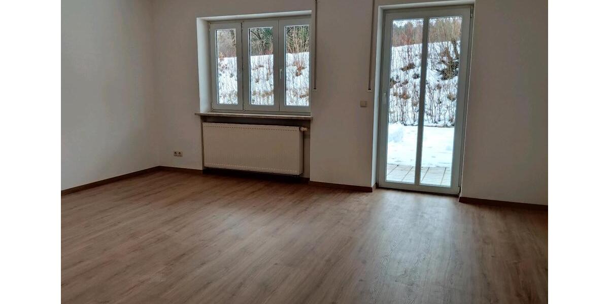 Erdgeschoßwohnung Schöllnach - 2 Zimmer, 68 m&sup2;, 570&euro; | Angebot:24742155