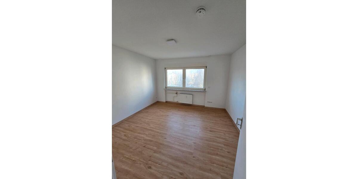 Helle renovierte 3-Zimmer-Wohnung mit Balkon 3 zimmer