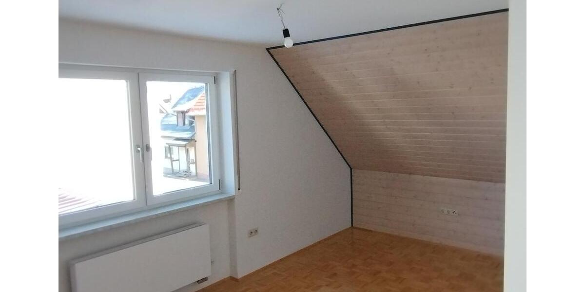 Dachgeschoßwohnung Dentlein am Forst - 4 Zimmer, 97 m&sup2;, 850&euro; | Angebot:26232067