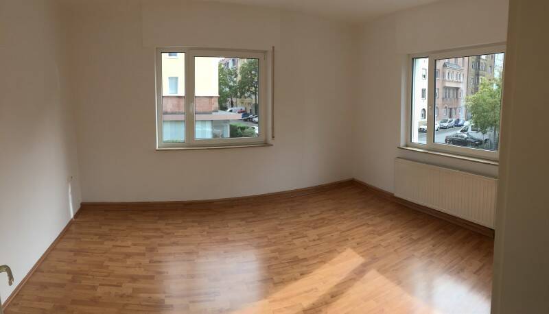 HELLE 2 Zimmerwohnung - GROSSE WOHNKÜCHE MIT EINBAUKÜCHE - TAGESLICHTBAD