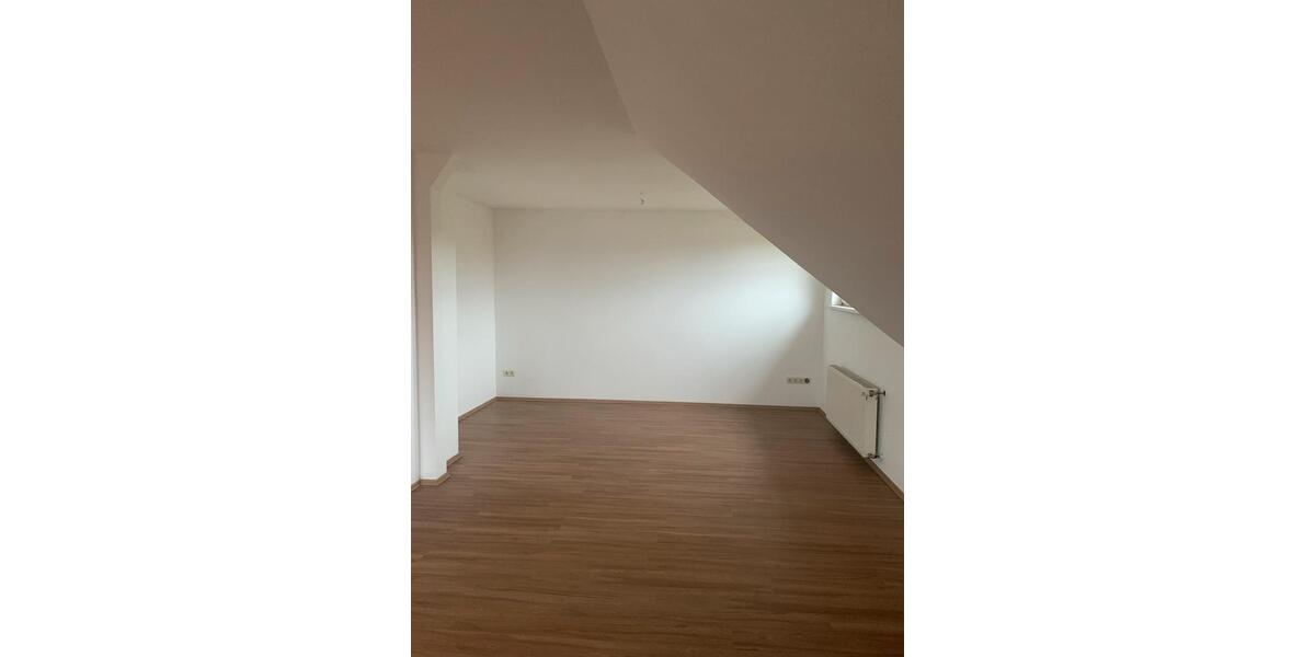 Dachgeschoßwohnung Altenbeken - 3 Zimmer, 750&euro; | Angebot:22288477