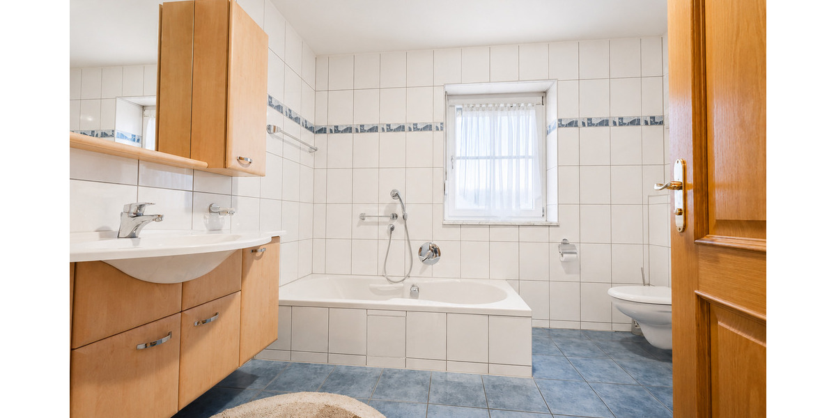 Etagenwohnung Pommersfelden Stolzenroth - 5 Zimmer, 181 m&sup2;, 1.300&euro; | Angebot:26616561